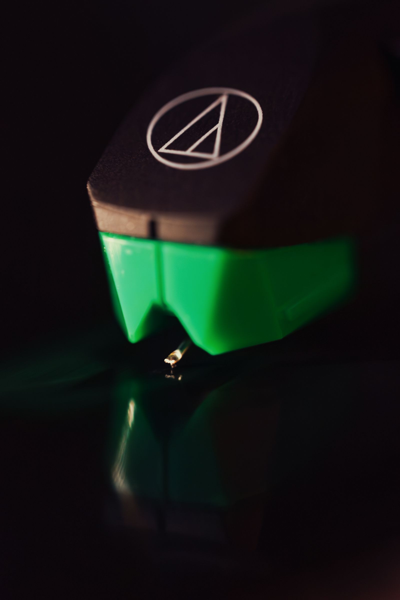 Close view of a cartridge and stylus