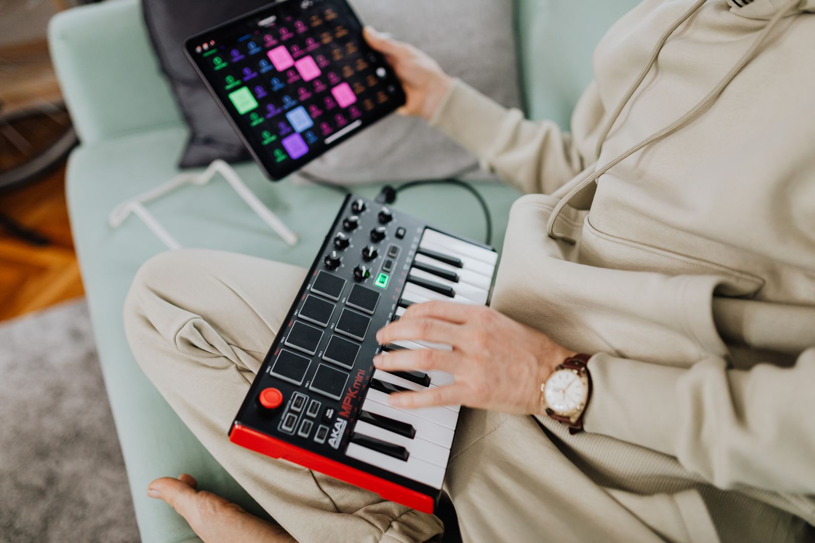 Keyboard controller and tablet used together